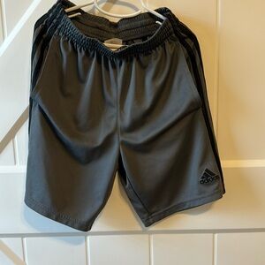 Adidas boys shorts size M(10/12)